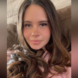 Meet your Posher, Claudia